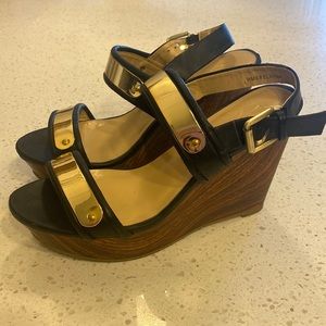 Report Signature "Elayna" black platform sandals w/ metallic gold detail